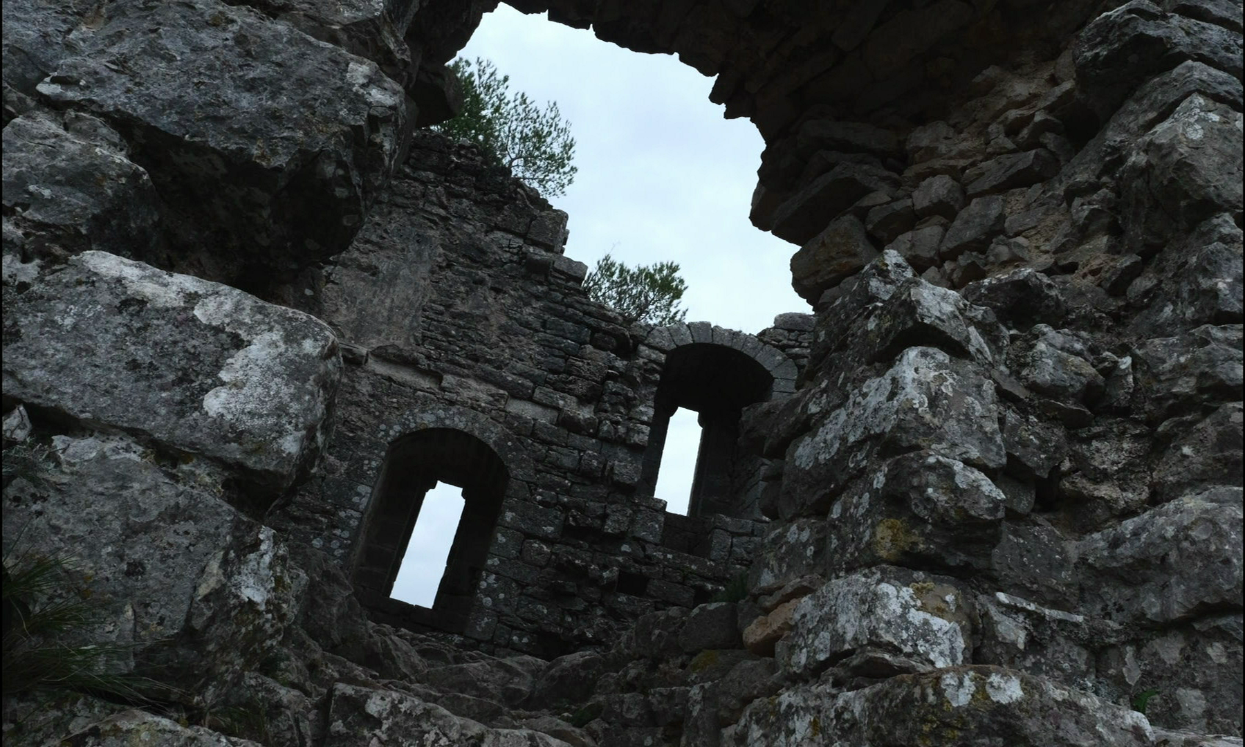 vlcsnap-2025-09-08-23h22m15s913